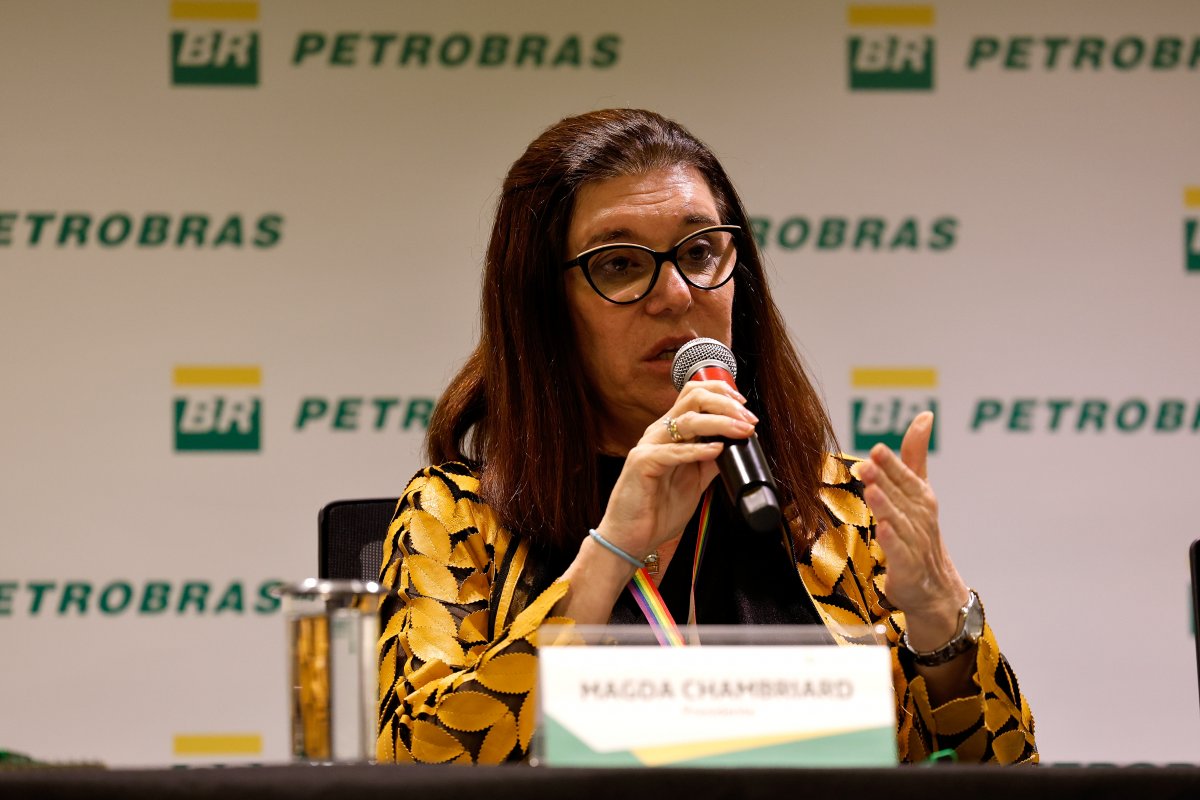 Magda diz que Petrobras investe para gerar valor e nega que governo decida pela estatal