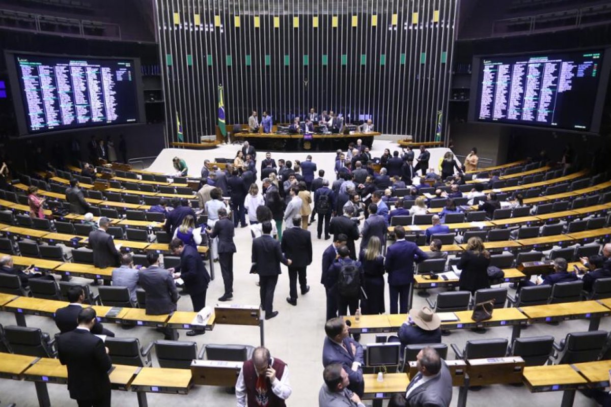 Câmara discute neste semestre se aumenta número de deputados ou redistribui vagas entre estados