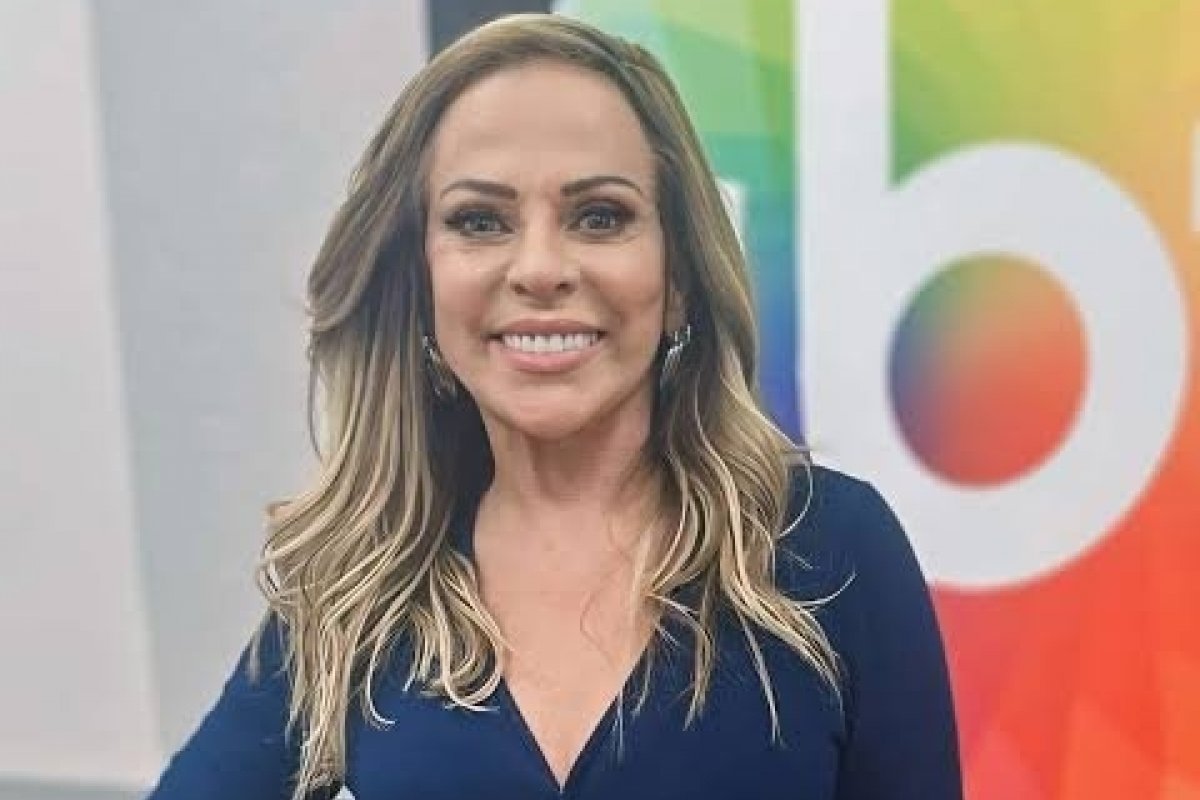 Christina Rocha está oficialmente de volta ao SBT para reassumir o comando do icônico "Casos de Família"!