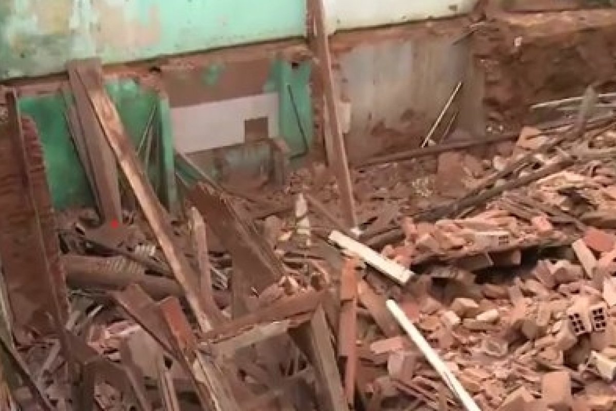 Casarão desaba na ladeira da Soledade