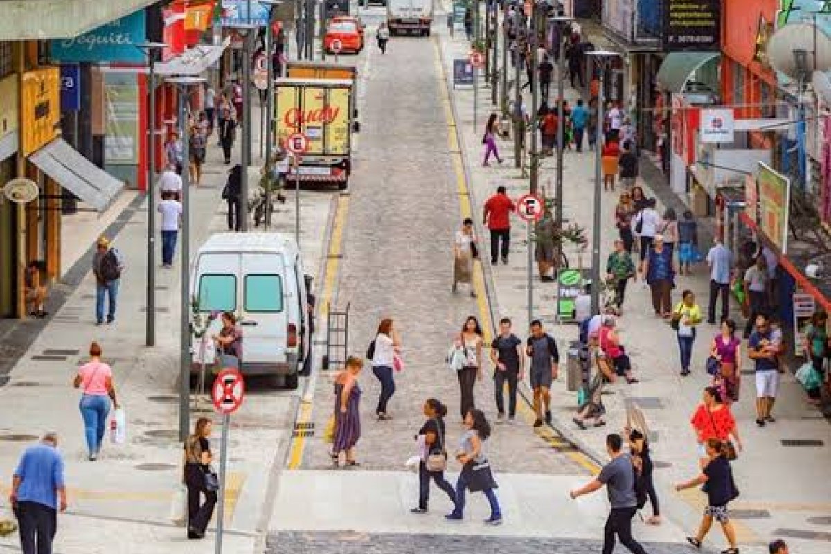 Pesquisa revela que brasileiro equilibra escolhas para garantir manutenção do consumo! 