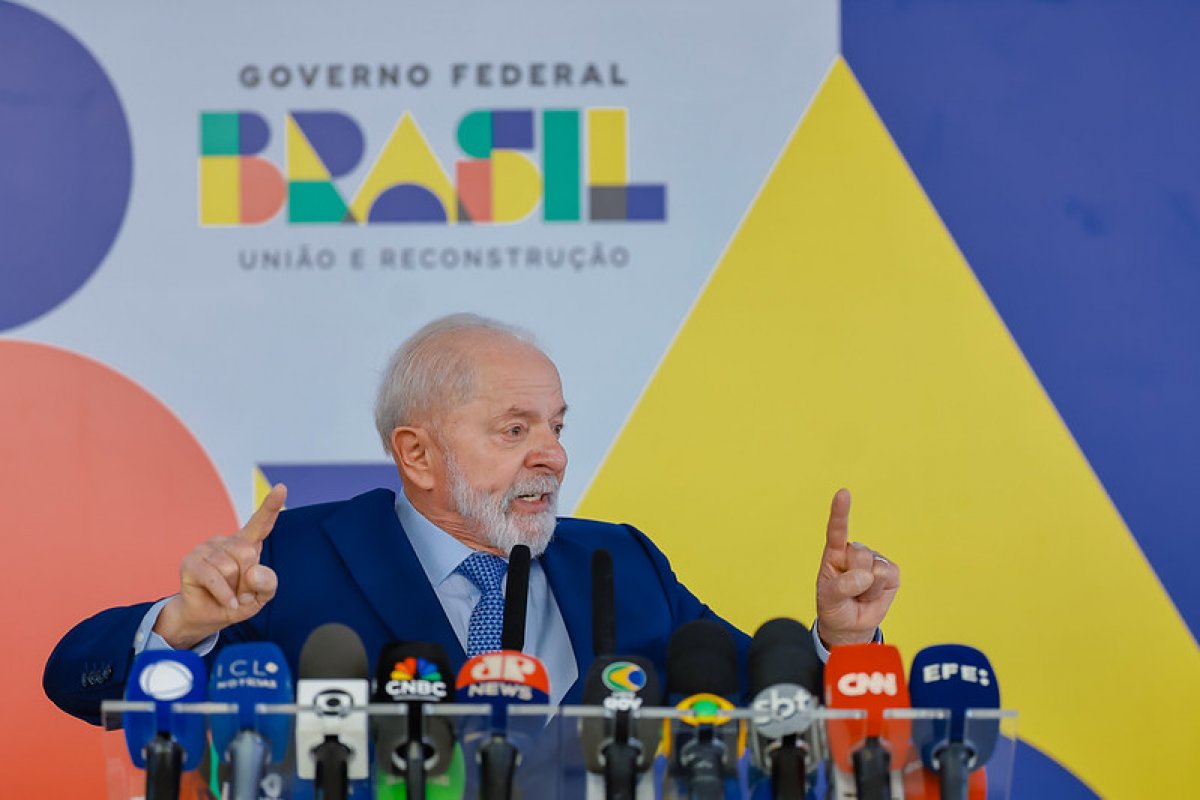 Partidos do Centrão pressionam Lula por avanços na reforma ministerial