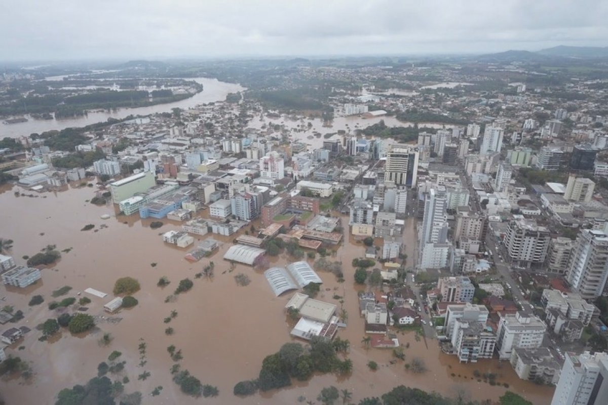 Aproximadamente 2 milhões de imóveis estão em locais com risco de inundações no Brasil, afirma Ministério das Cidades