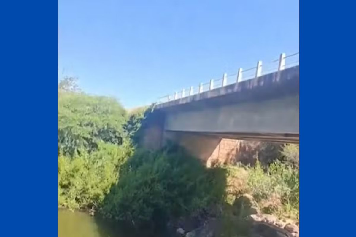 Três pessoas morrem após carro cair de ponte no sudoeste da Bahia