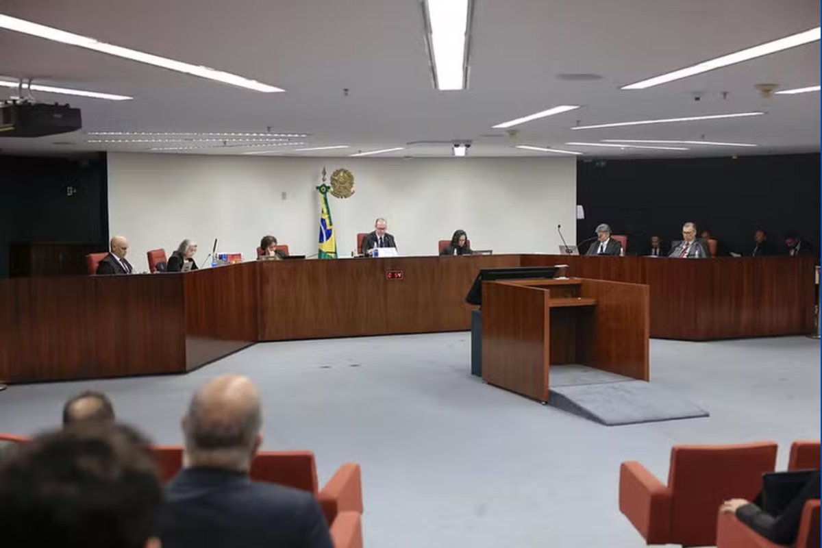 Ministros do STF recebem HD e analisam provas de investigação da suposta tentativa de golpe de Estado