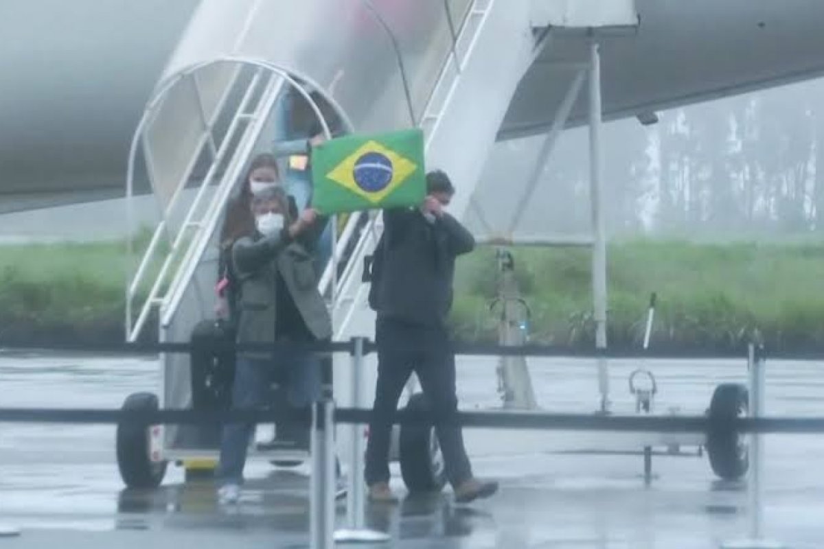 Repatriados estão sem sintomas de coronavírus, diz boletim