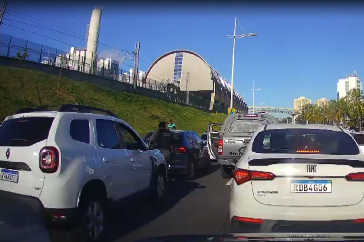 Vídeo: imagens mostram momento do tiroteio na Avenida Paralela 