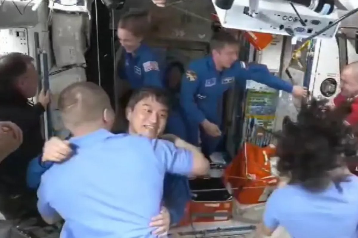 Vídeo mostra momento em que astronautas da Nasa 'presos' no espaço são resgatados