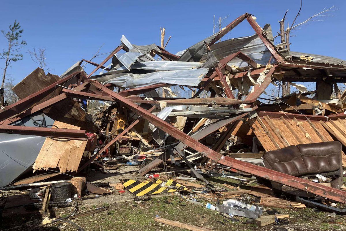 EUA se organizam para novas tempestades depois de vários tornados matarem ao menos 34