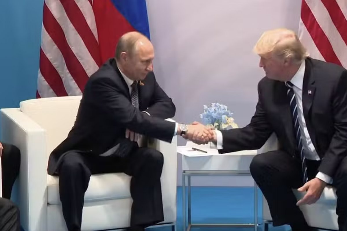 Rússia confirma conversa por telefone entre Putin e Trump nesta terça-feira (18)