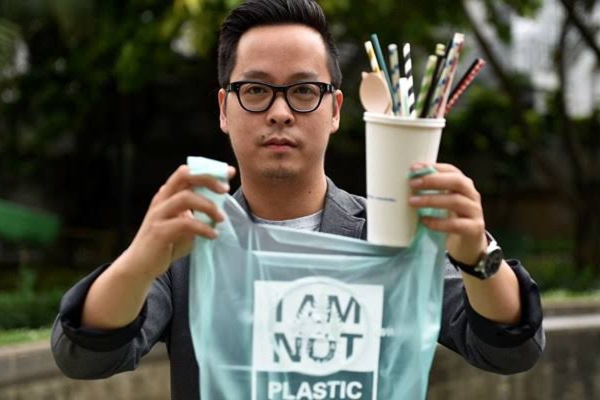 Biólogo inventa sacola que se transforma em comida para peixes