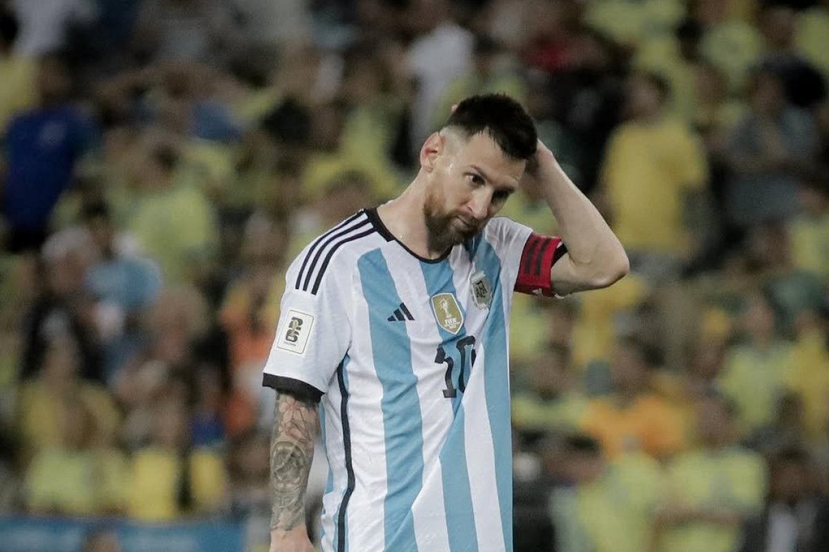 Messi desfalca clássico contra o Brasil por lesão