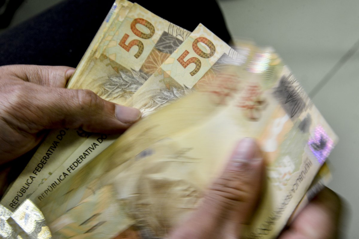 Renda até R$ 5.000 será isenta de IR, e quem ganha até R$ 7.000 terá desconto