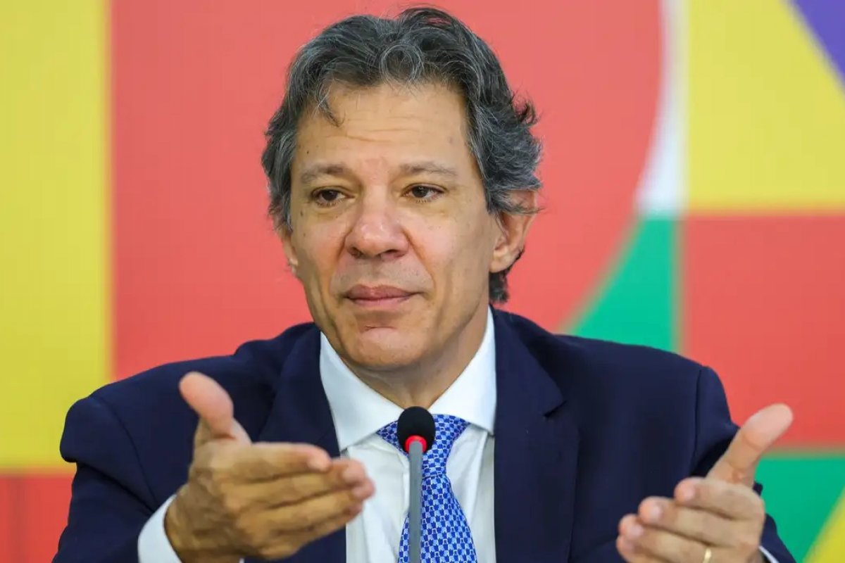 Vídeo: Projeto que amplia isenção do IR prevê taxa de 10% para super-ricos, diz Haddad