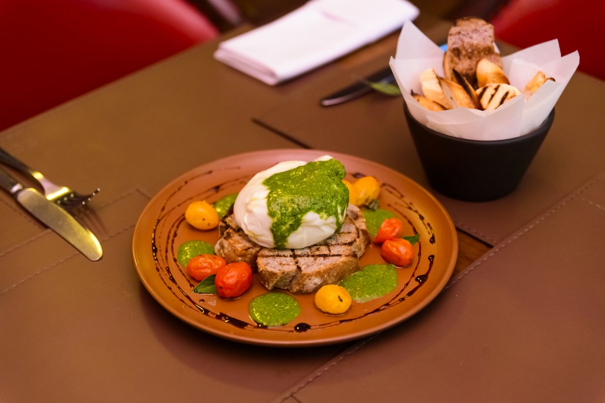 Dia Mundial sem Carne: chef ensina receita de Burrata com pesto de ora-pro-nóbis e castanhas do cerrado!