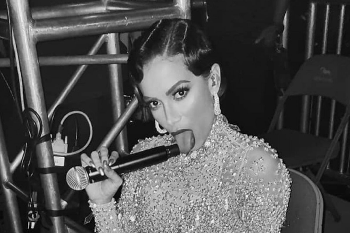 Babado: “Me salvou”, diz Anitta sobre sugador de clitóris