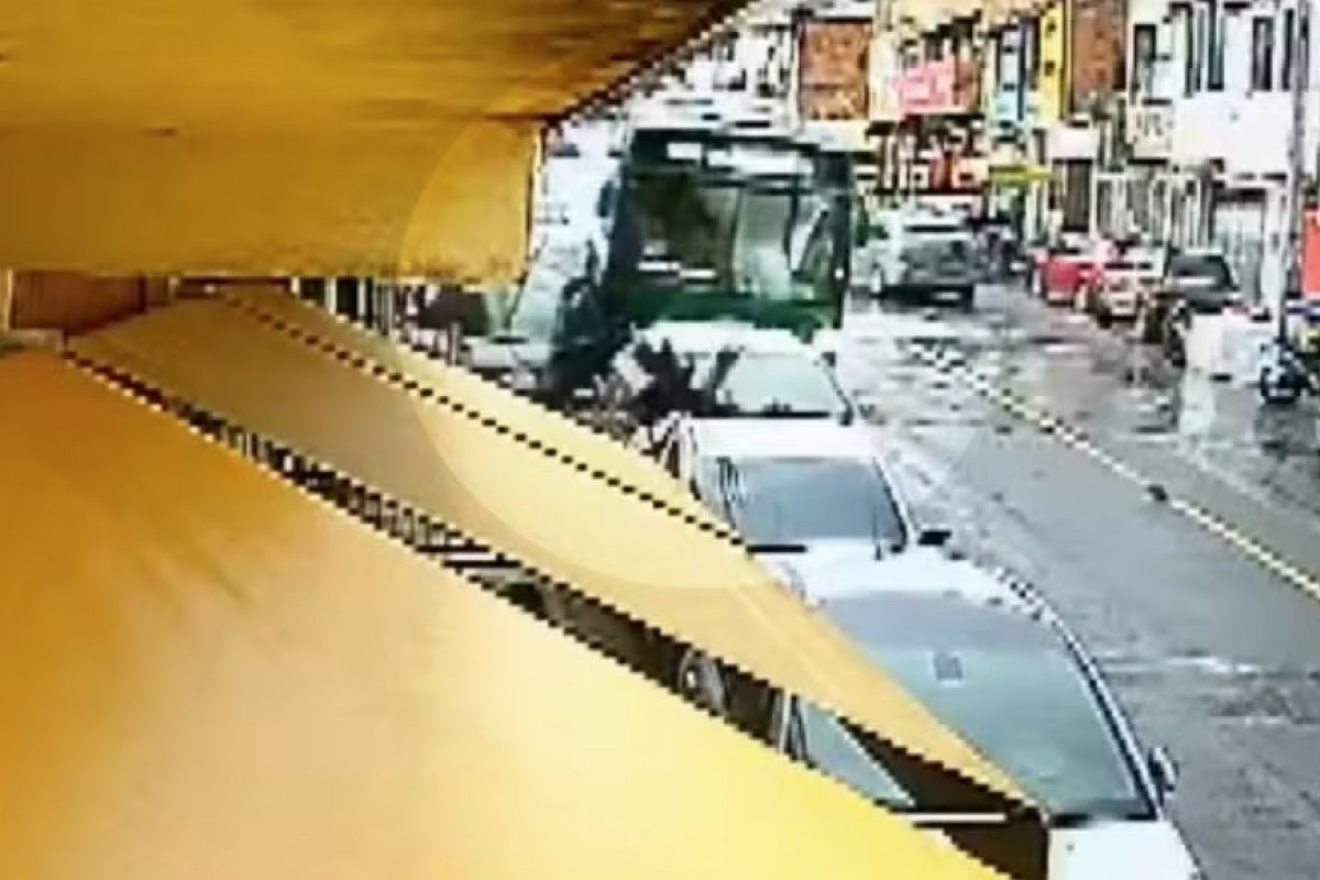 Vídeo: ônibus desgovernado atinge seis veículos e deixa um ferido em Salvador