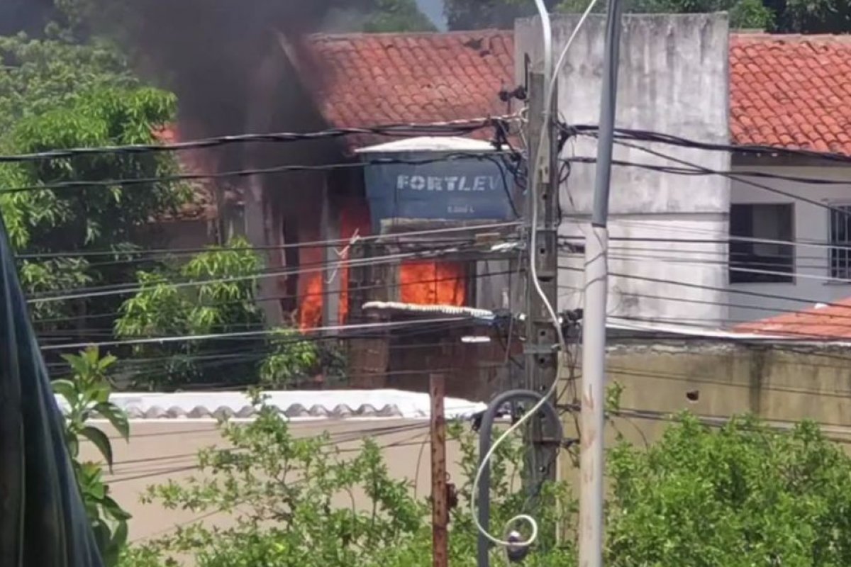 Homem fica ferido após botijão de gás explodir e causar incêndio em Recife