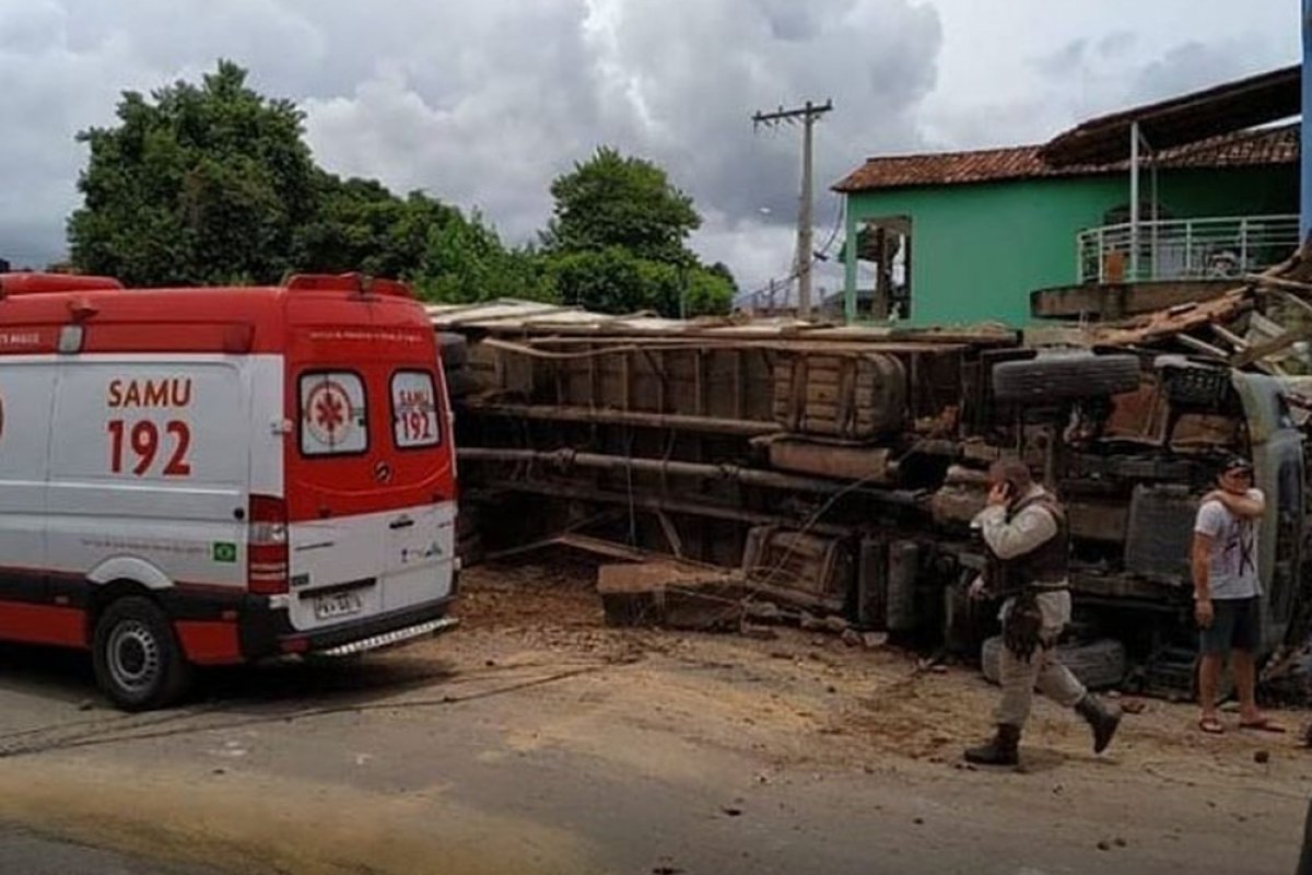 Duas pessoas morrem em acidente no oeste da Bahia
