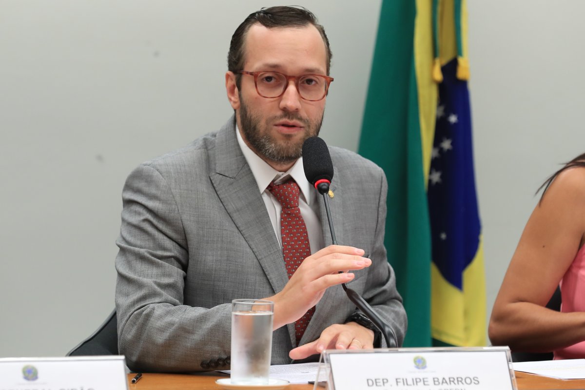 Após empecilho com Eduardo Bolsonaro, PL escolhe deputado Filipe Barros como presidente de comissão na Câmara