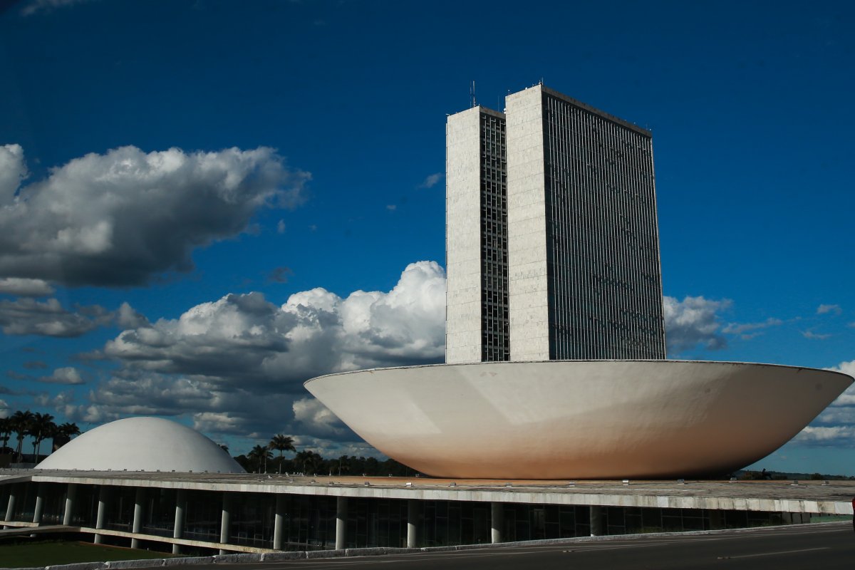 Líder do partido Novo na Câmara pede adiamento da votação do Orçamento de 2025