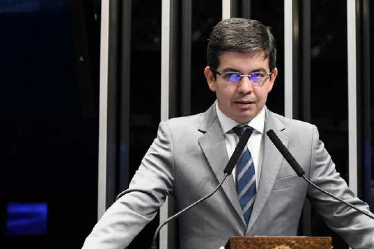 Isenção do Imposto de Renda deve ser votada até julho, segundo Randolfe Rodrigues