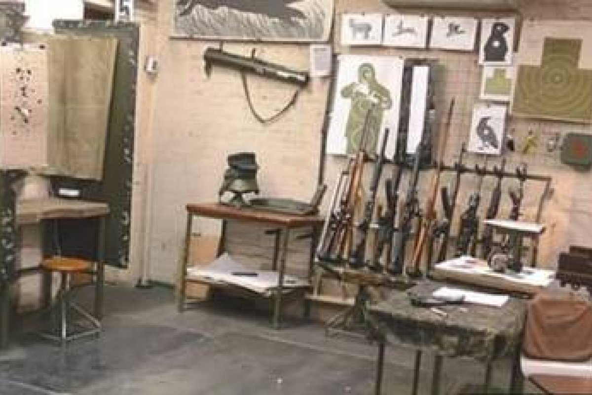 Após brigar com o namorado, mulher vai a stand de tiros para "relaxar" e mata uma pessoa