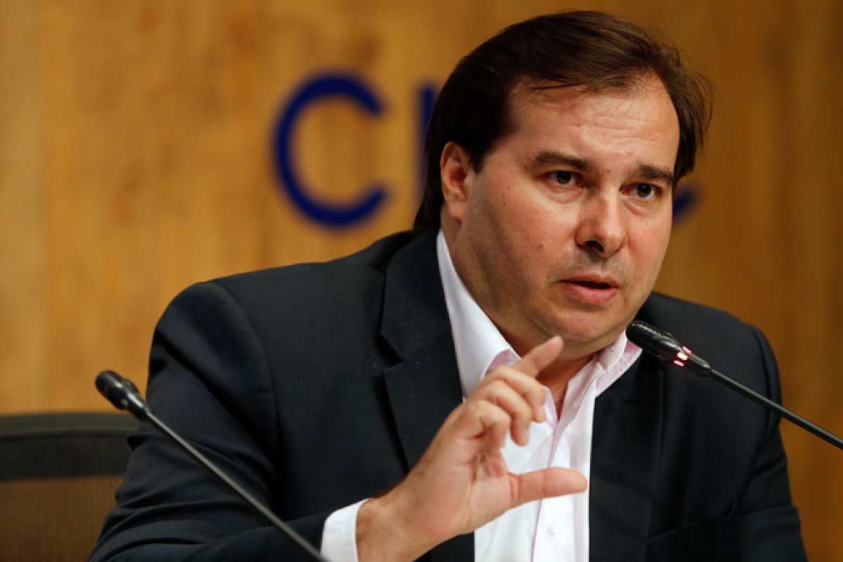 Rodrigo Maia disse que não está em discussão impostos sobre grandes fortunas