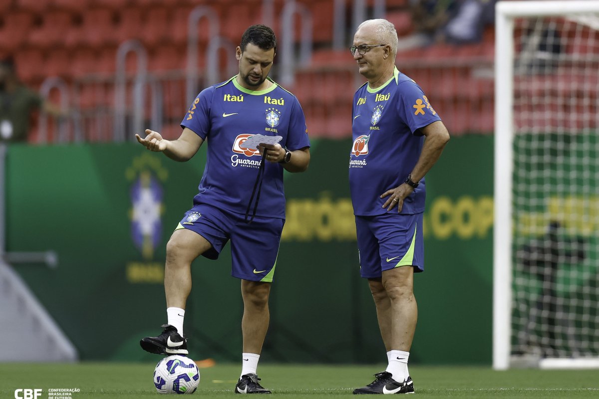 Seleção Brasileira convoca novos nomes para enfrentar a Argentina; confira lista atualizada