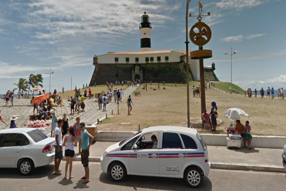 Mulher é estuprada dentro de um banheiro químico na Barra, em Salvador