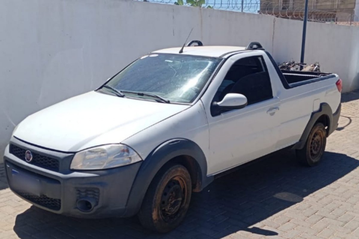 PM recupera carro com restrição de furto/roubo em Ibititá