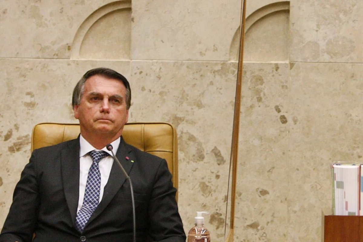 Julgamento no STF de denúncia do golpe contra Bolsonaro e mais sete só deve terminar em sessão extra na quarta-feira (26)