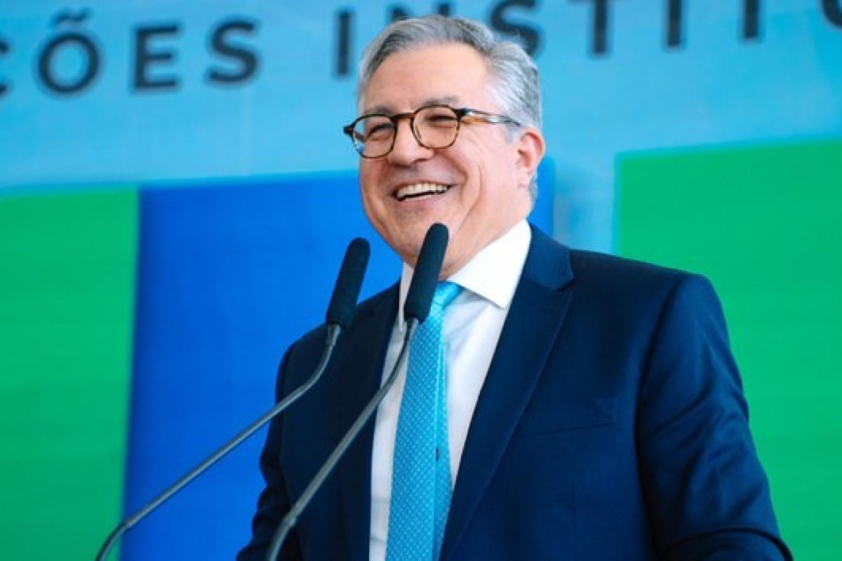 Padilha é a favor de prescrição de remédios por farmacêuticos 'em alguns casos'