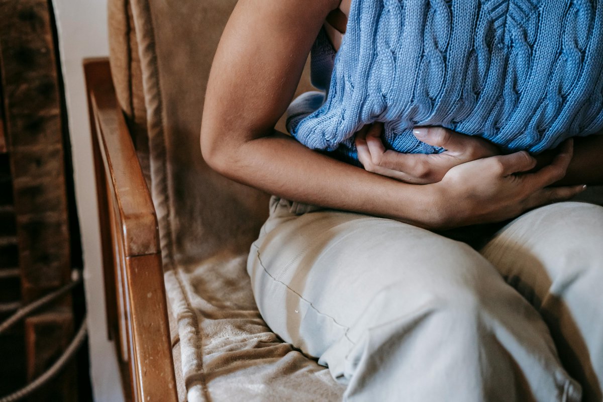 Teste de saliva para endometriose é considerado promissor, mas há ressalvas