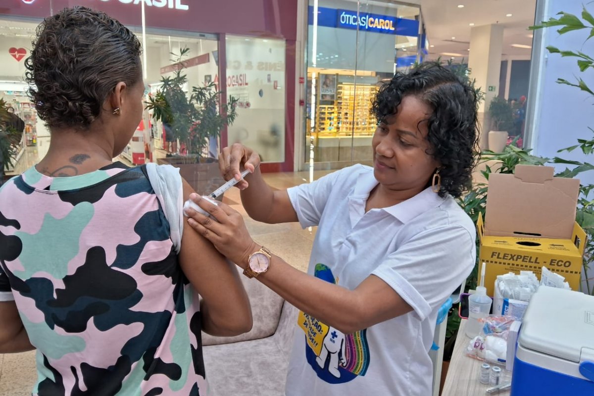 Shopping em Salvador tem ponto de vacinação nesta terça (25) e quarta (26)