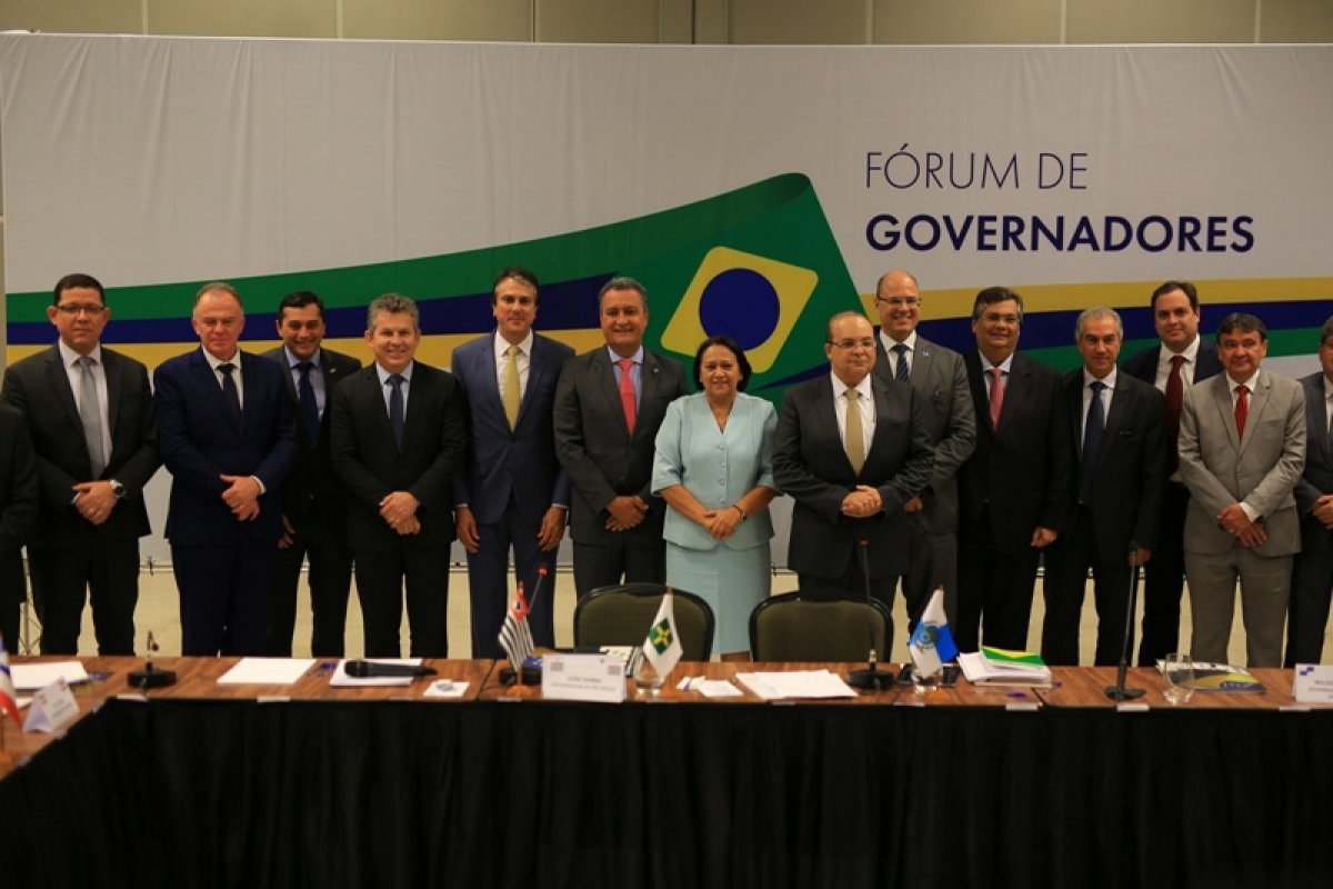 Governadores se reúnem para discutir a redução do imposto nos combustíveis