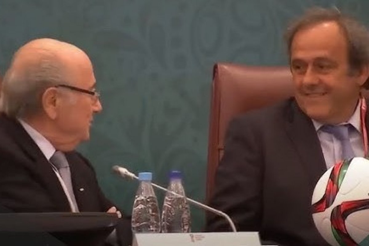 Ex-dirigentes de futebol Blatter e Platini são inocentados em caso de corrupção