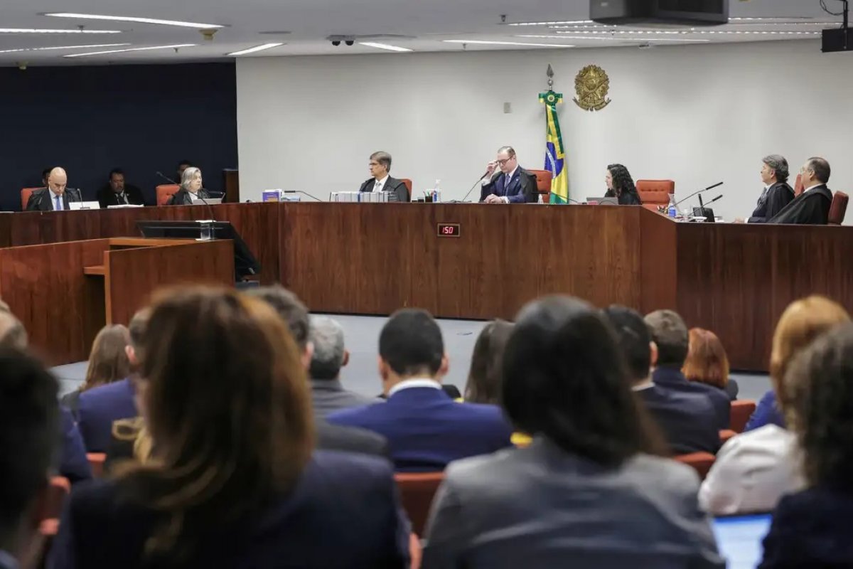 Ao vivo: STF retoma julgamento de denúncia que pode tornar Bolsonaro réu