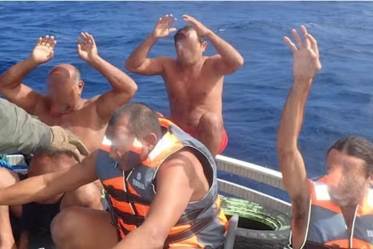 Três brasileiros são presos em embarcação com 6,5 toneladas de cocaína em Portugal