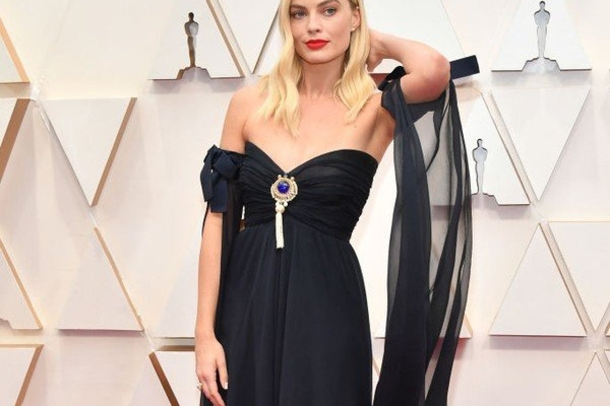 Margot Robbie e Kim Kardashian apostam no vintage na noite do Oscar