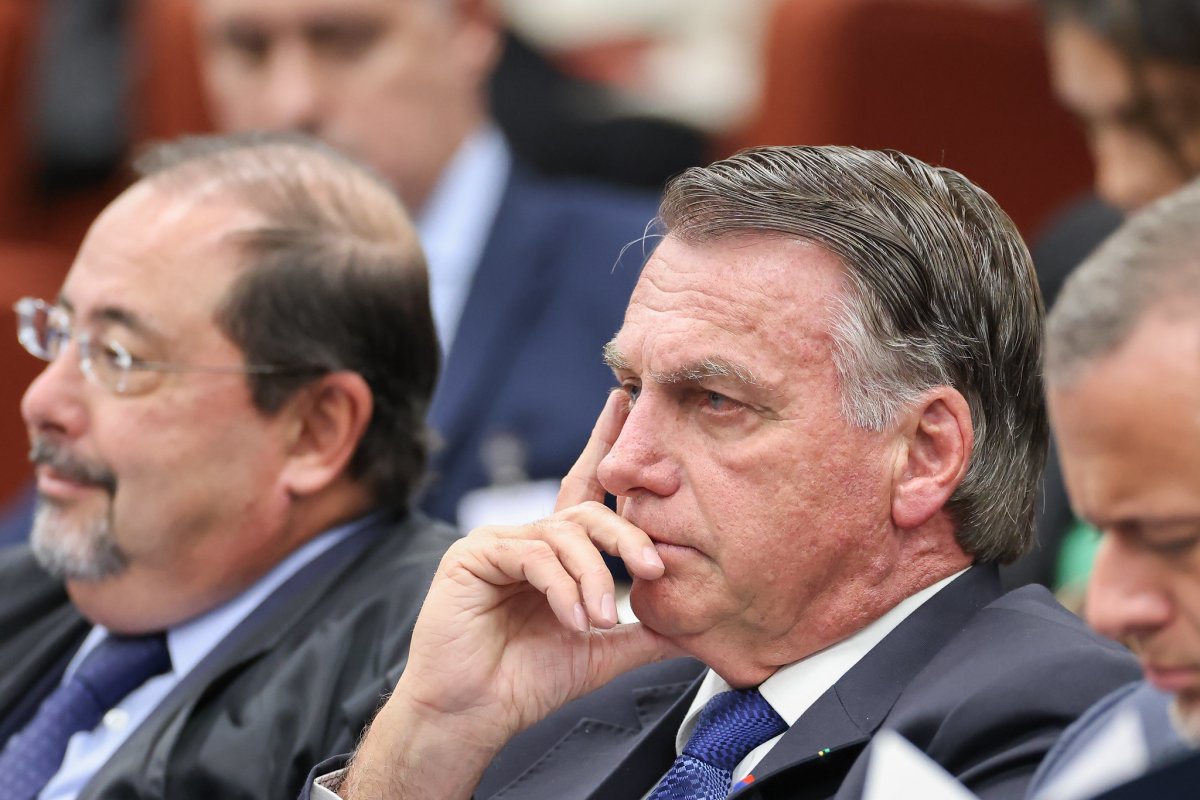 Bolsonaro fala em 'teatro processual' para tirá-lo de 2026 após maioria no STF para torná-lo réu
