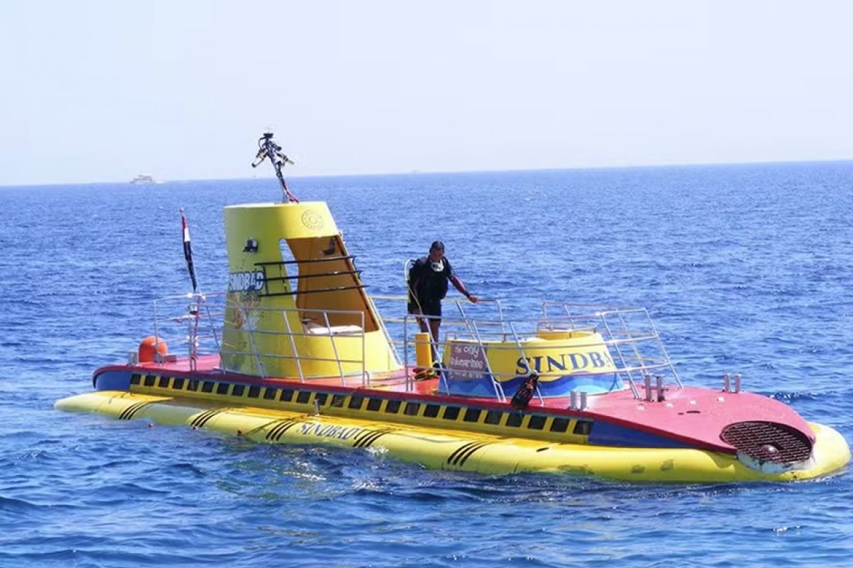 Turistas morrem após submarino turístico afundar em resort no Egito
