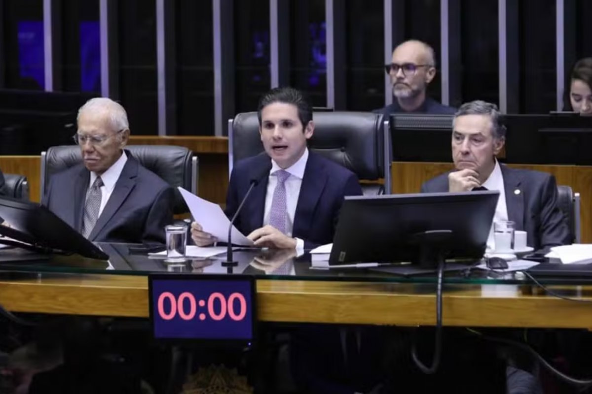 Chance de pautar projeto que concede anistia a condenados pelo 8 de janeiro é 'zero', diz Motta a aliados