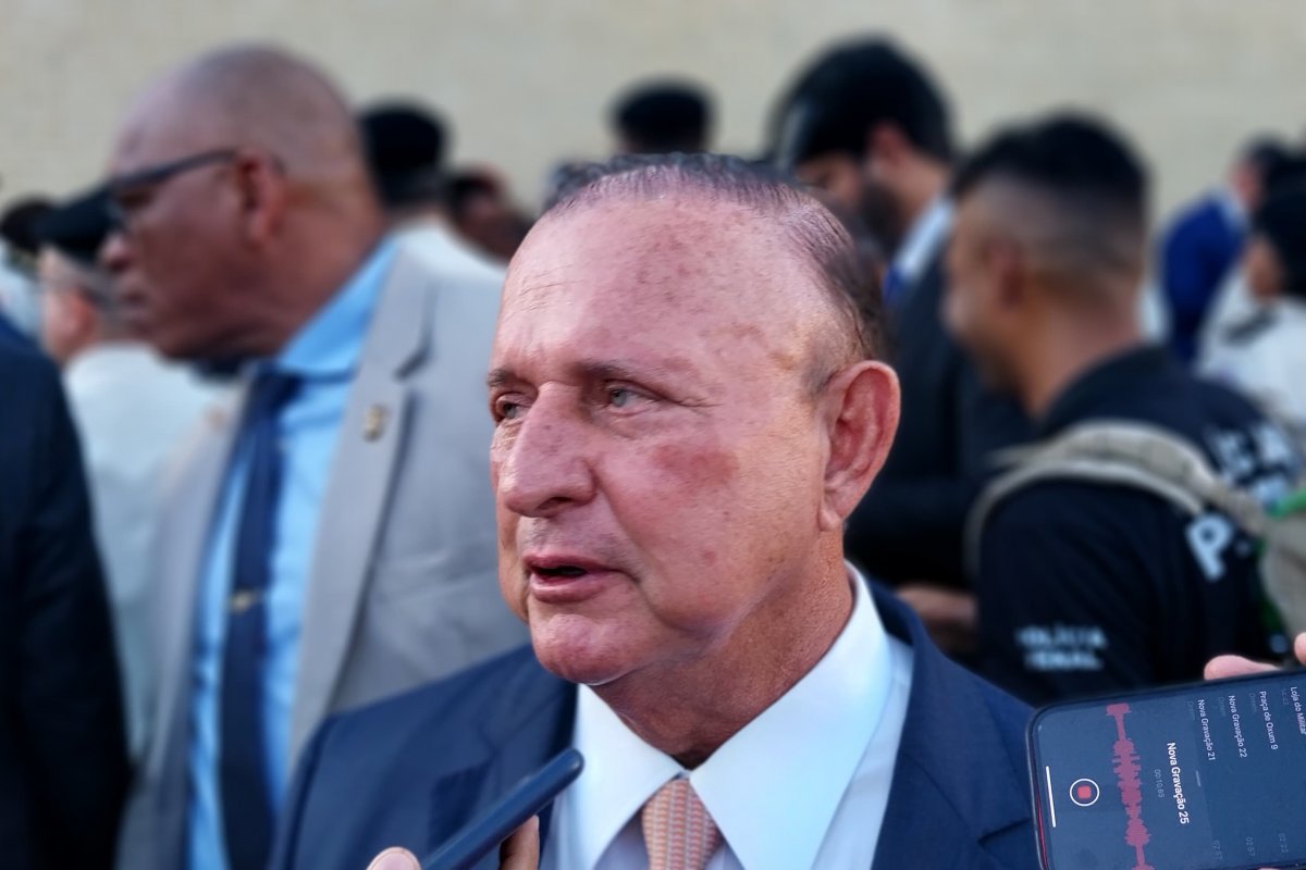 Vídeo: Adolfo Menezes diz que é "uma honra" para a ALBA ser comandada por uma mulher após 190 anos