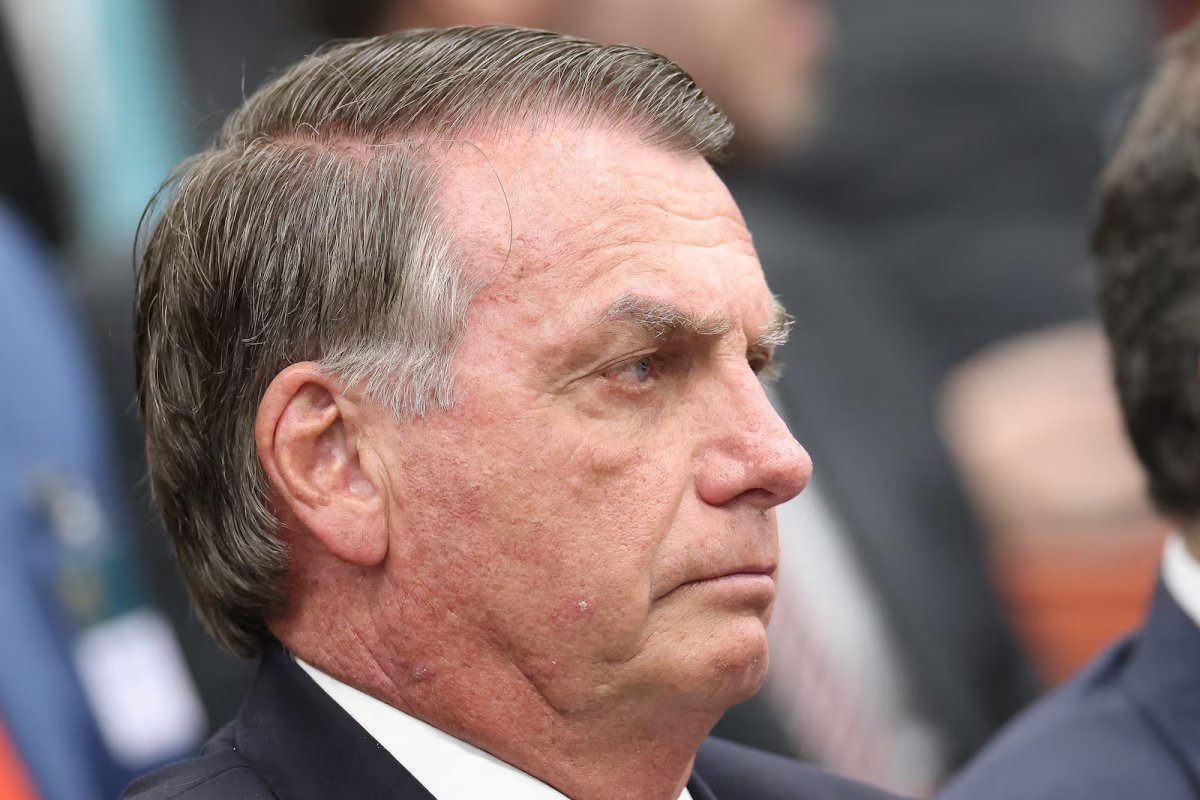 Gonet pede para arquivar caso do cartão de vacina um dia após Bolsonaro virar réu por trama golpista