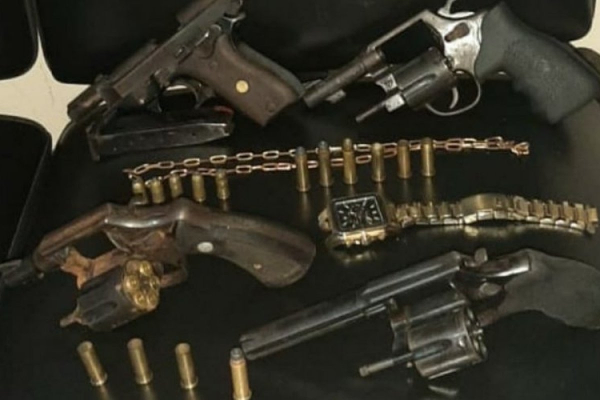 Quatro suspeitos morrem em confronto com a polícia