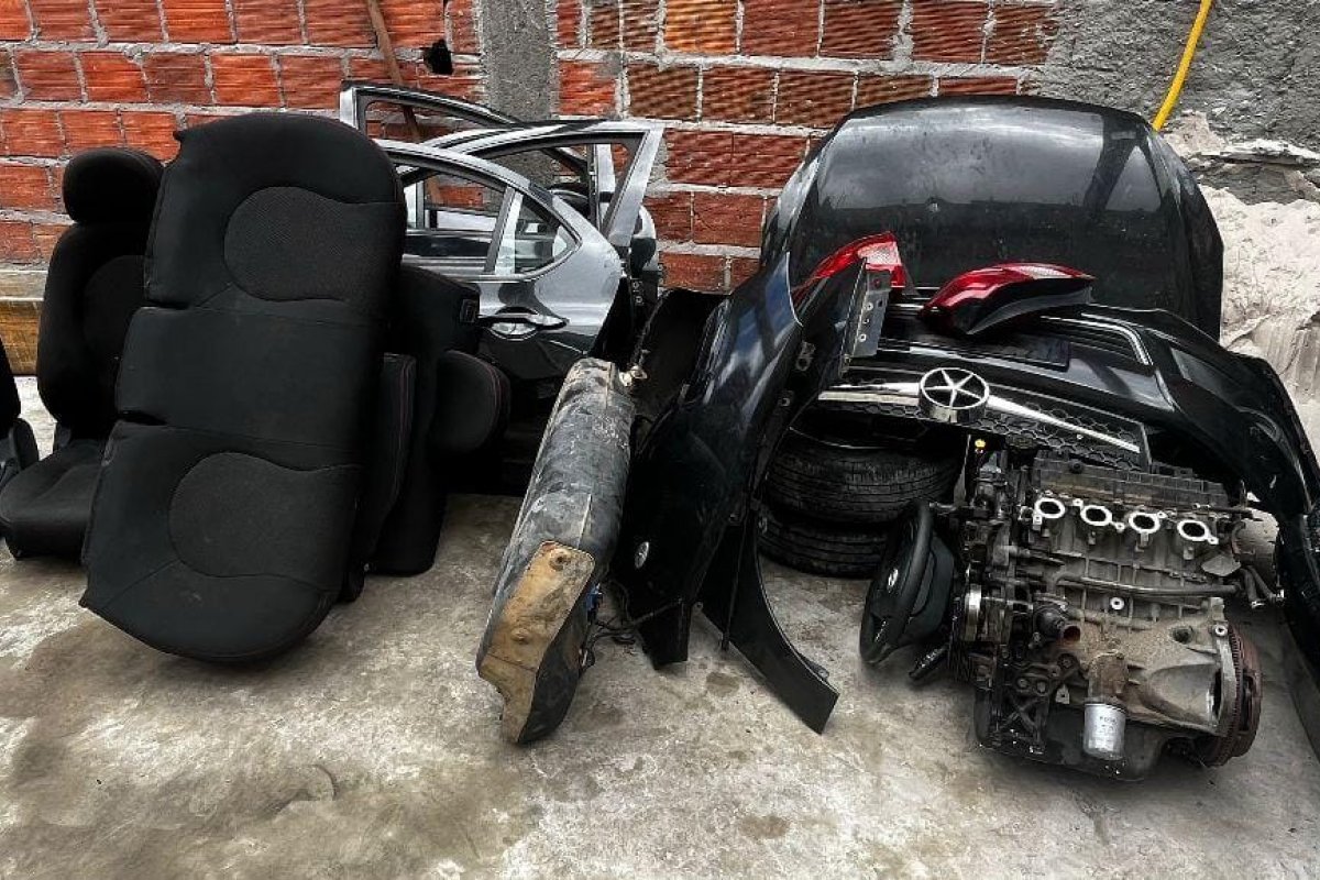 PM encontra desmanche de veículos e prende três suspeitos na Suburbana