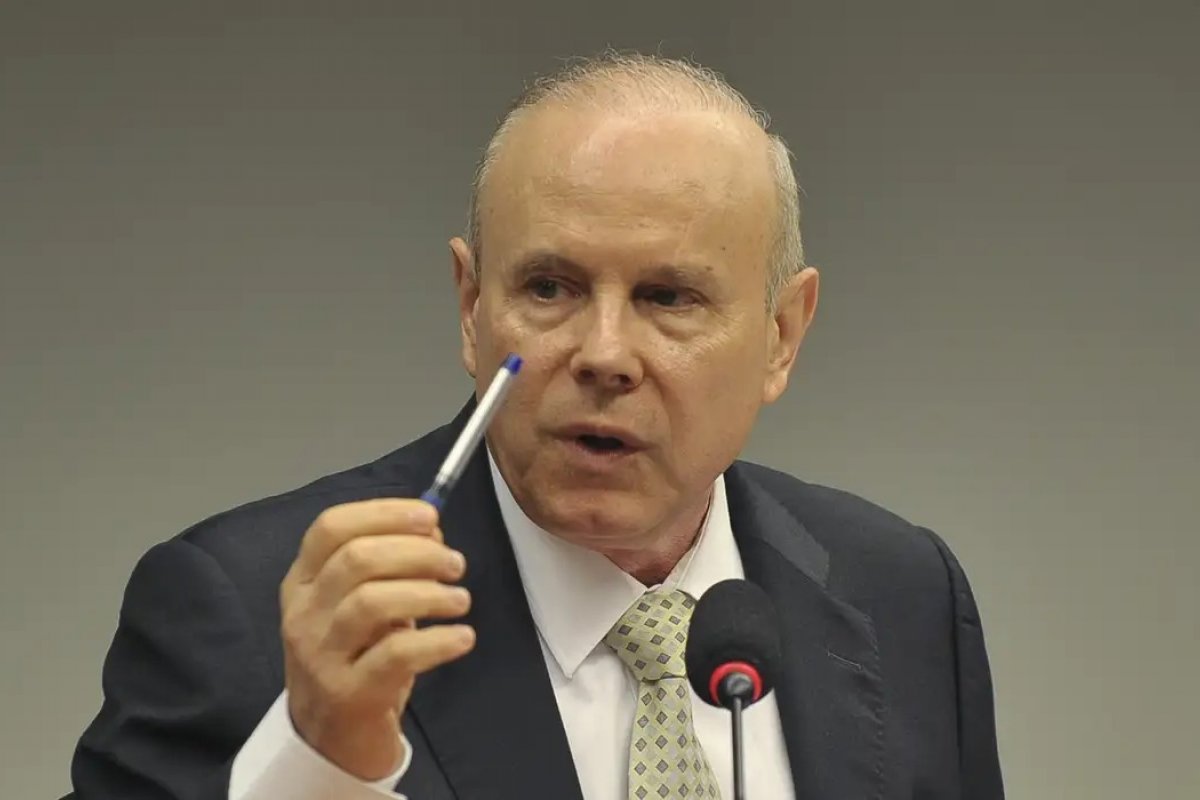 Lula indica Guido Mantega para conselho da Eletrobras; salário é de R$ 12,6 mil