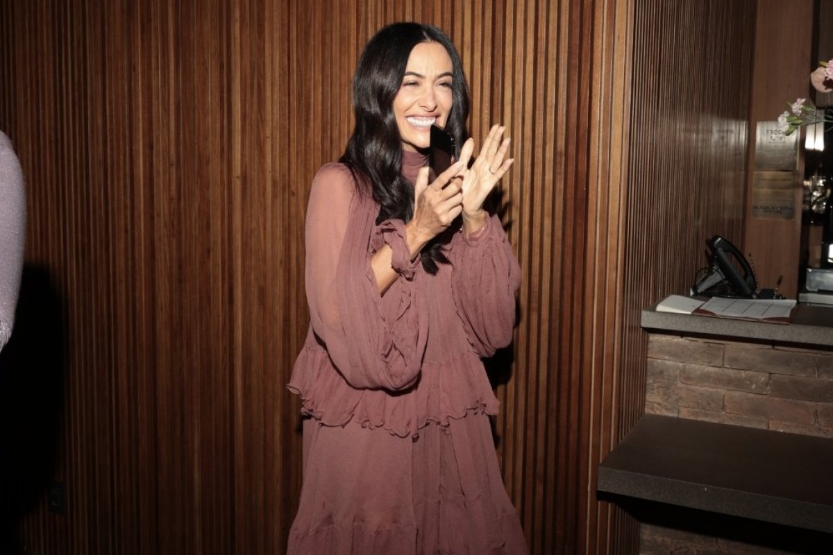 Silvia Braz ganha festa de aniversário surpresa em São Paulo!