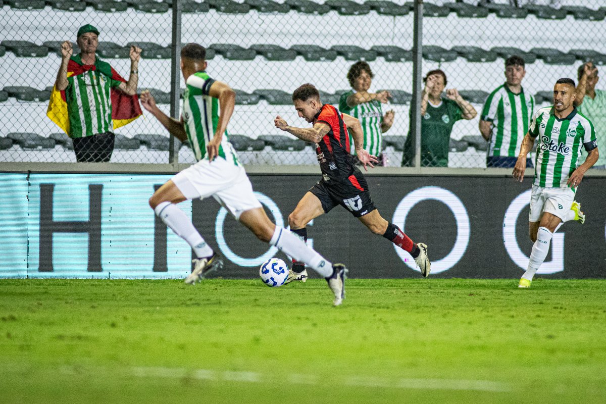 Vitória começa Brasileiro com pé esquerdo e perde para o Juventude em Caxias